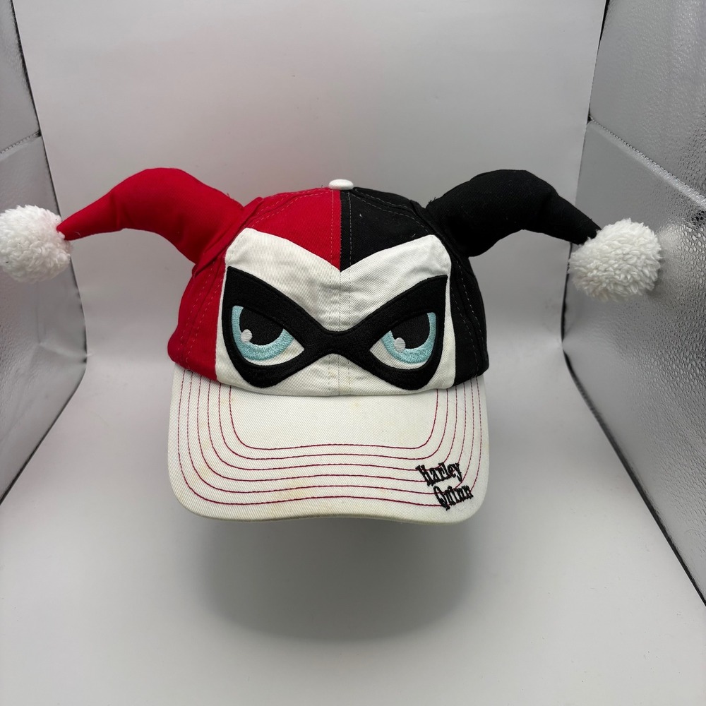 Six Flags DC Comics Harley Quinn Jester Snapback Hat‎ Red Black 3D Horns Adult